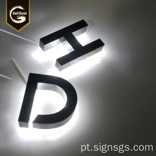 Caixa luminosa personalizada com letras